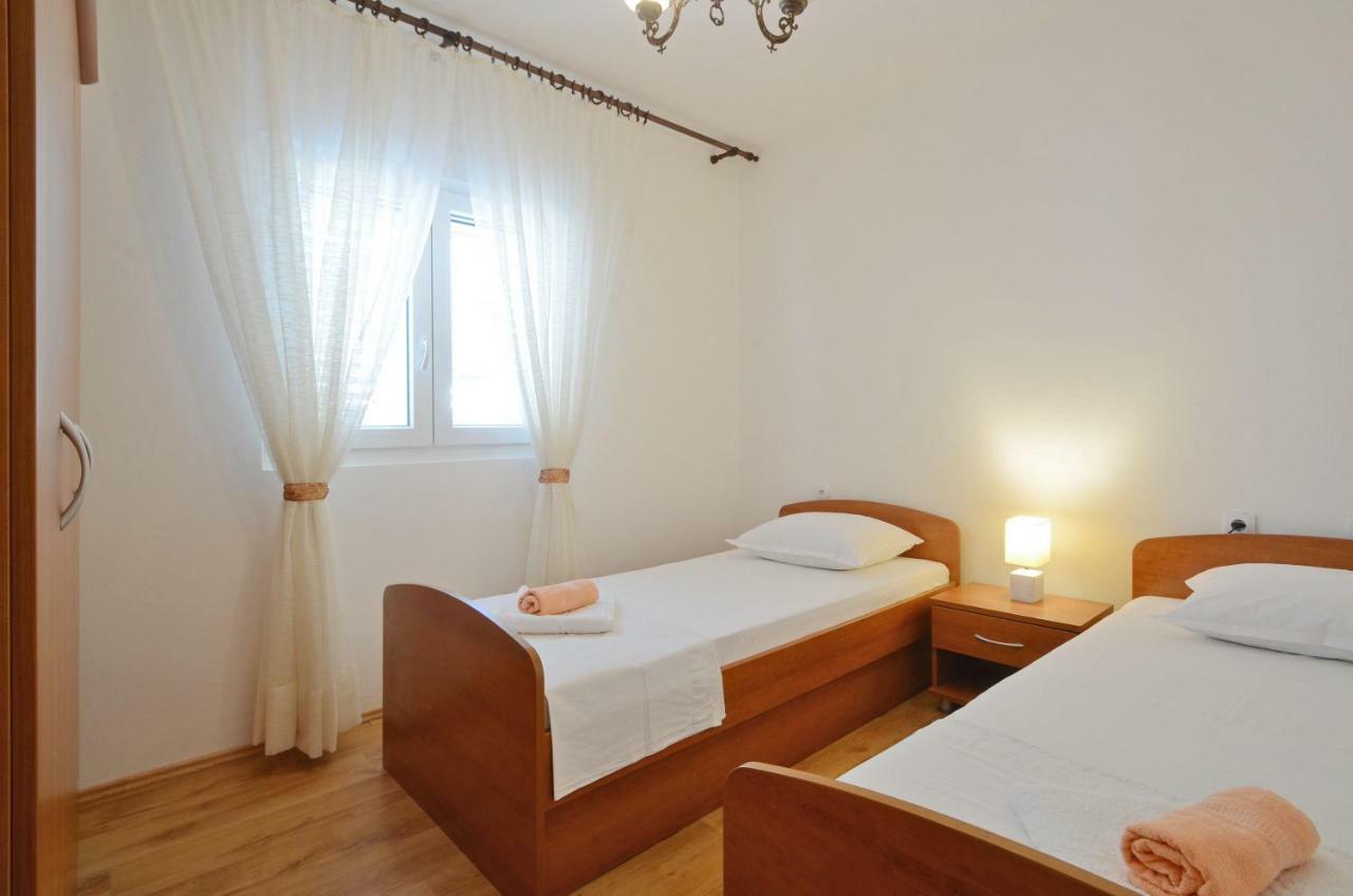 Apartment Jakov Grscica Prizba Exterior photo